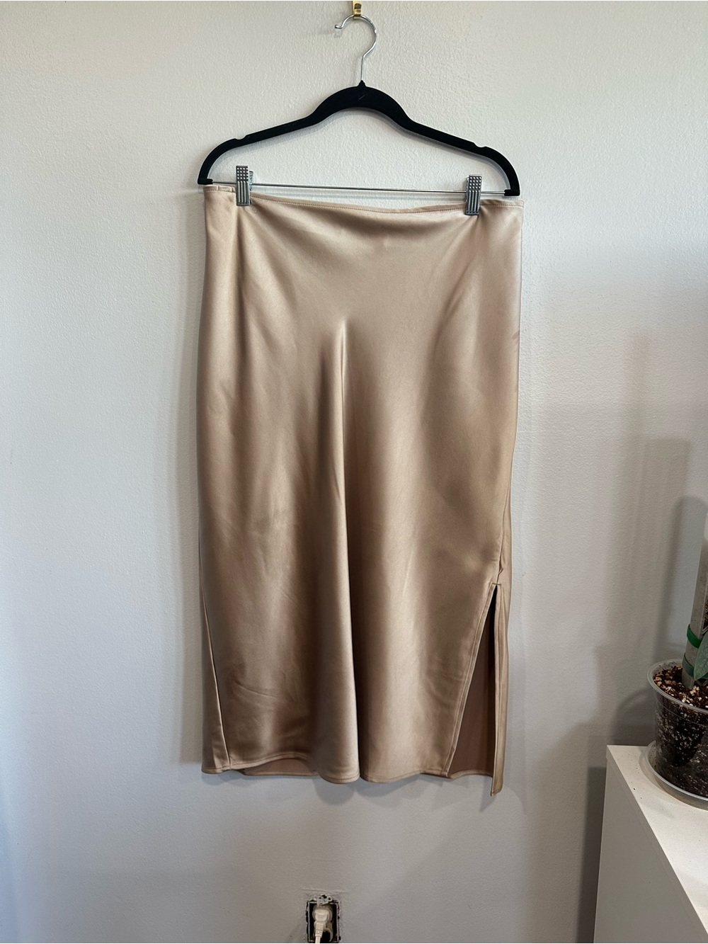 Old Navy Champagne Satin Midi Maxi Skirt Size L Side Slit Pull On
